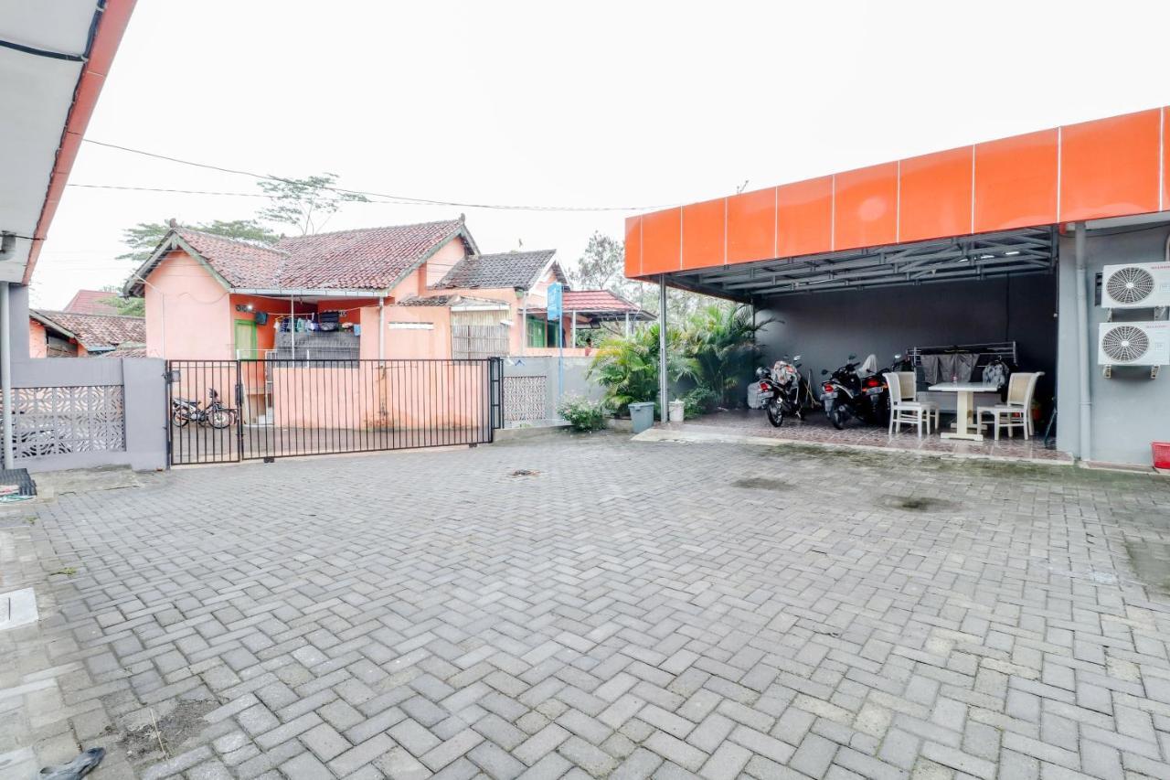 Ratu Guesthouse Sleman  Esterno foto